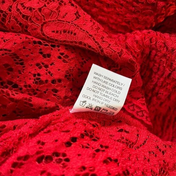 Tularosa Ashley Lace Top in Cherry Red‎ - Picture 6 of 6
